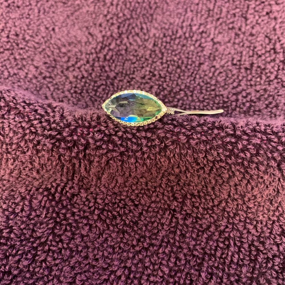 Oval line ombré crystal ring